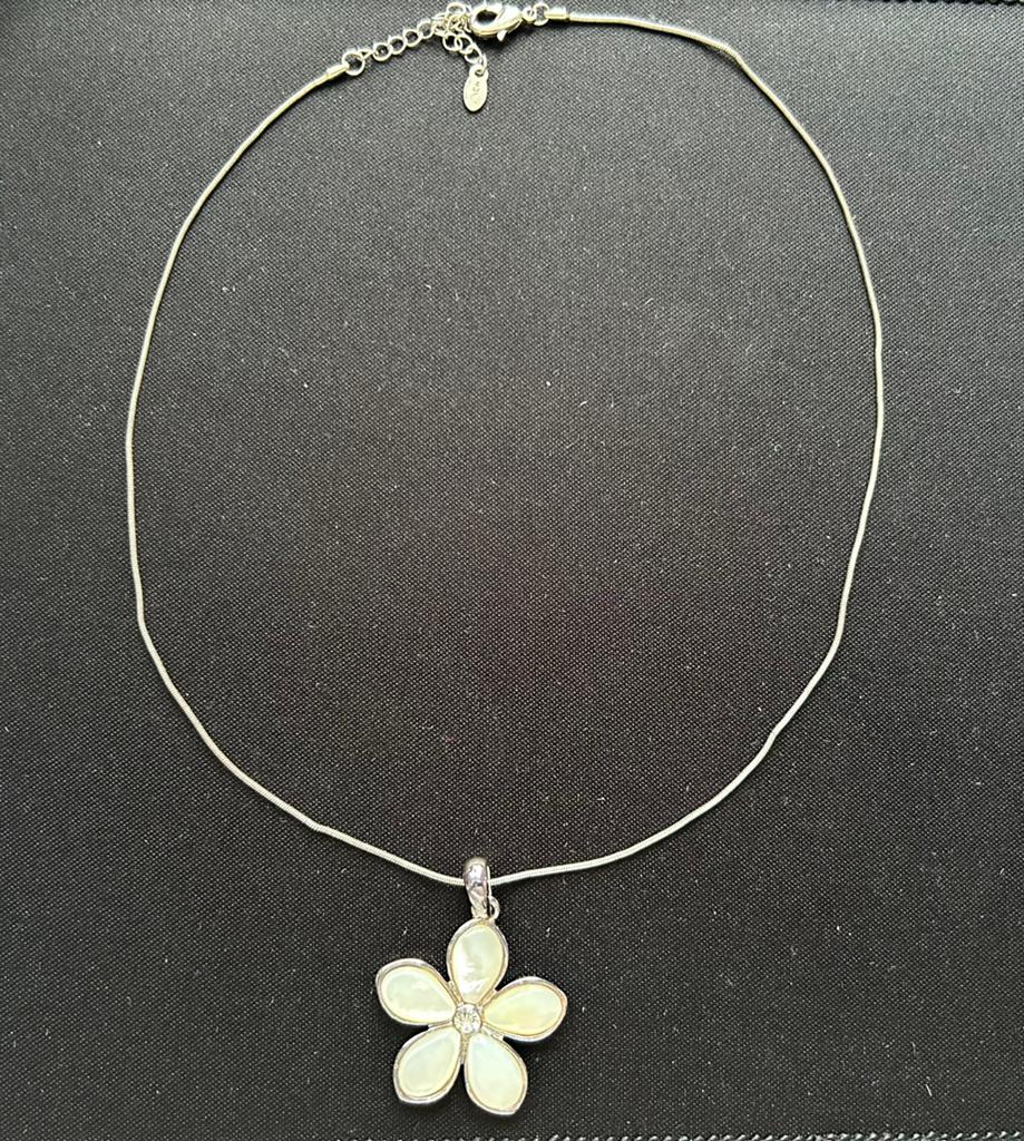 Monet ketting met bloem hanger, Ophalen of Verzenden, Zo goed als nieuw, Zilver, Overige materialen