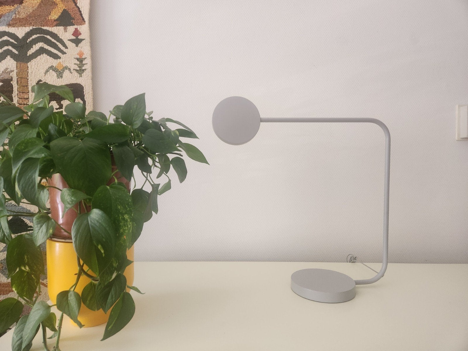 IKEA x HAY Ypperlig LED Bureaulamp Grijs - Zo goed als nieuw, Ophalen, Bureaulamp, Zo goed als nieuw, Met schakelaar