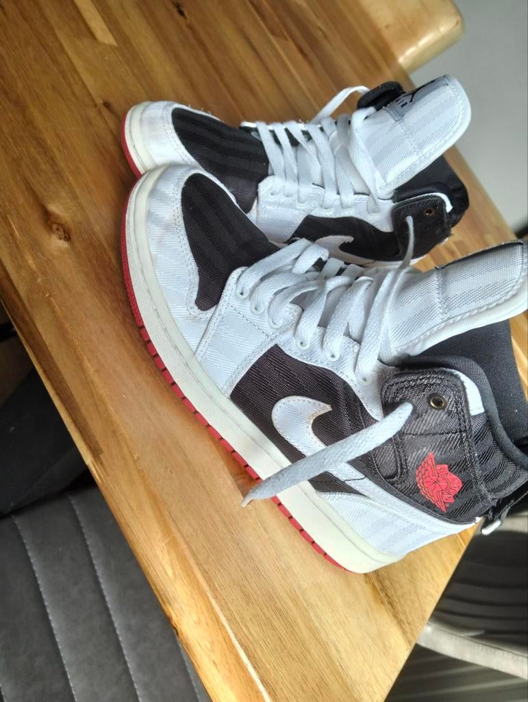 Nike Jorden 1 mid se, Kinderen en Baby's, Kinderkleding | Schoenen en Sokken, Ophalen of Verzenden, Zo goed als nieuw, Jongen of Meisje