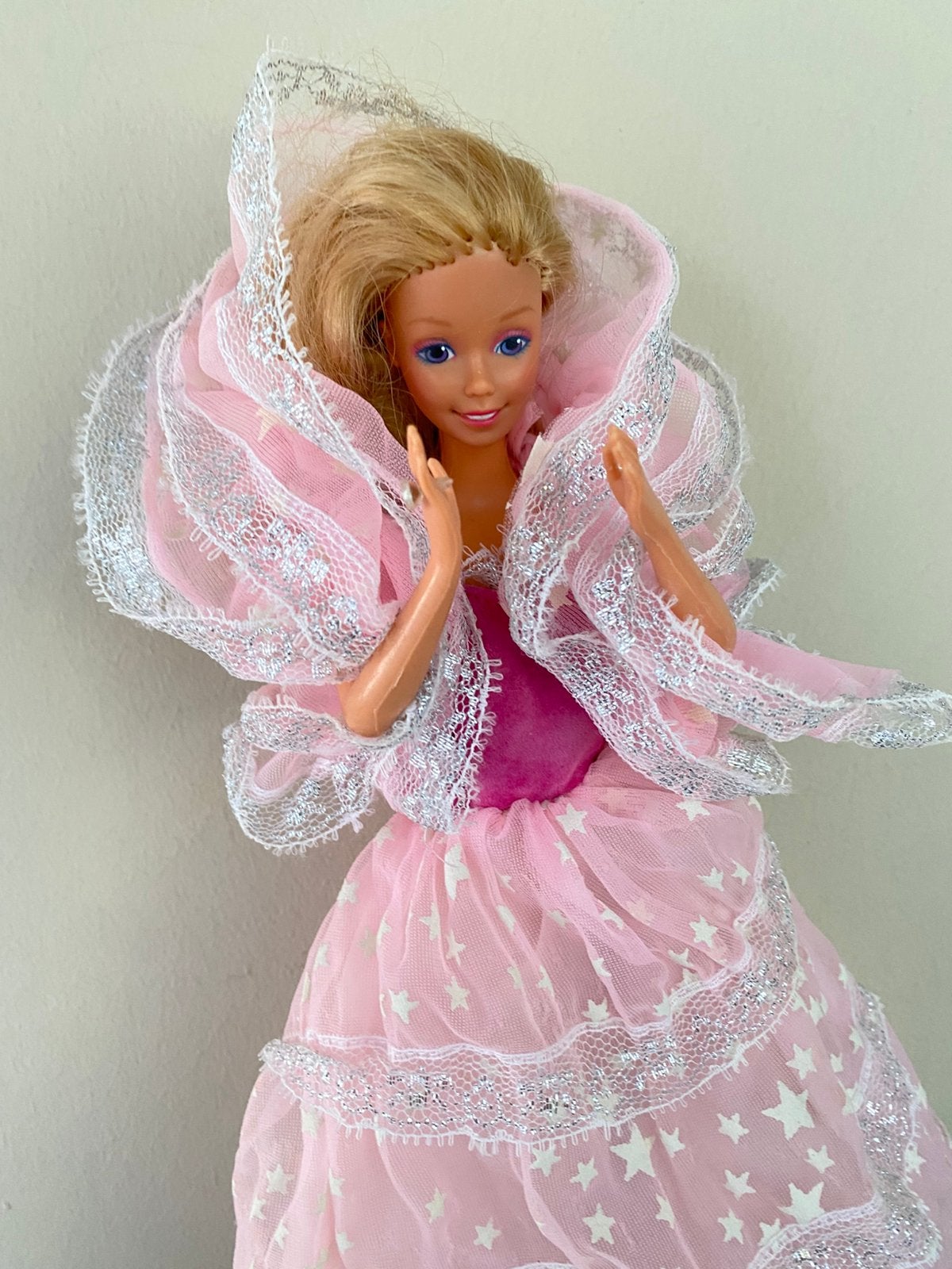 Vintage Barbie in Dream Glow 1984 outfit Mattel met ring, Verzenden