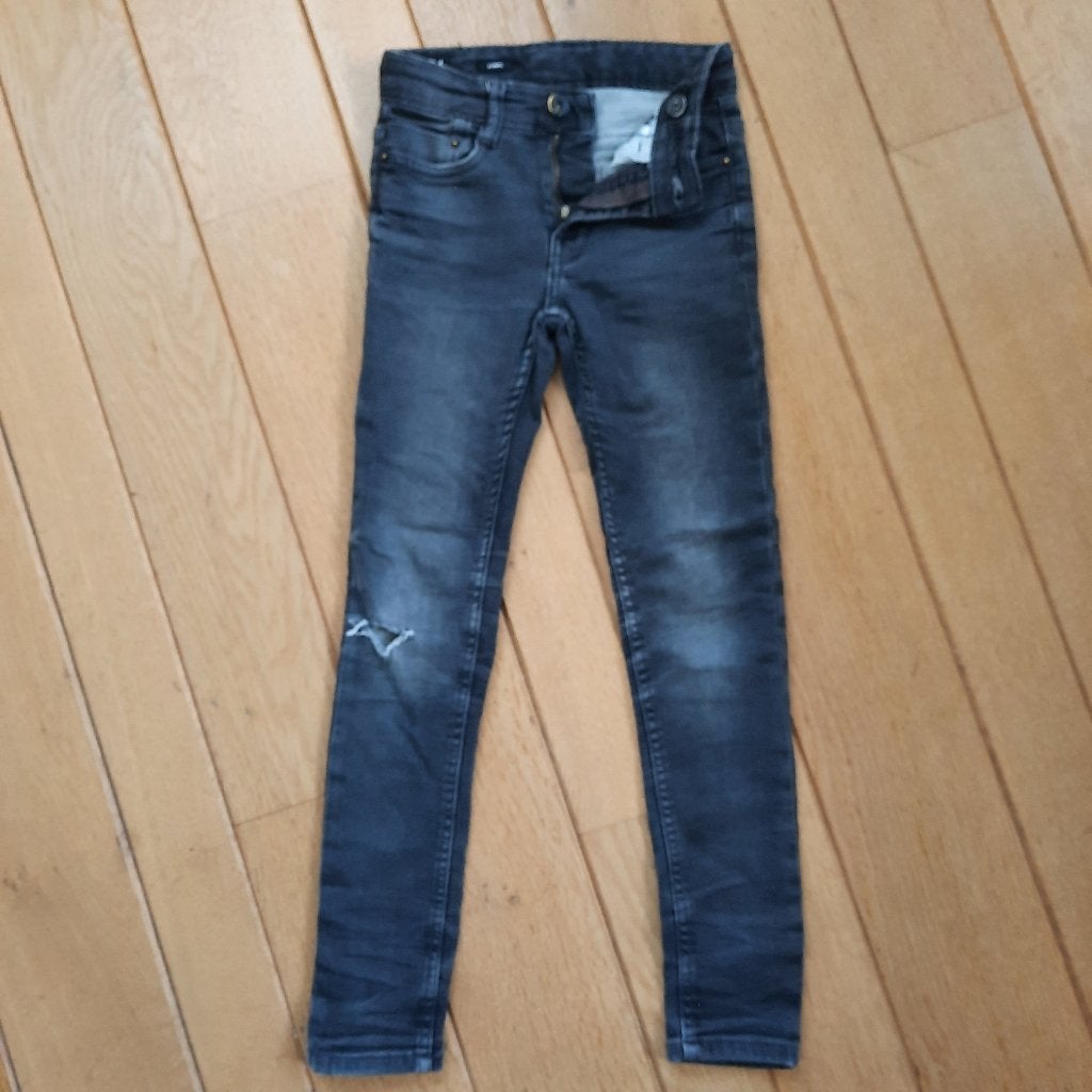 JM Jill & Mitch spijkerbroek Skinny donker grijs maat 134, Broek, Ophalen of Verzenden, Zo goed als nieuw, Jongen