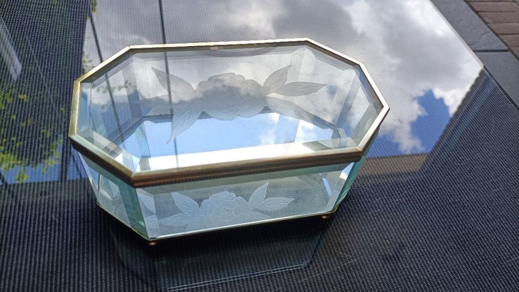 Frans vinted juwelendoosje facet geslepen glas bloemmotief., Antiek en Kunst, Ophalen of Verzenden