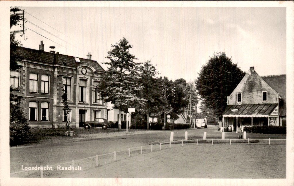 Loosdrecht - Raadhuis - Straatzicht, Ophalen of Verzenden, 1940 tot 1960, Gelopen, Noord-Holland
