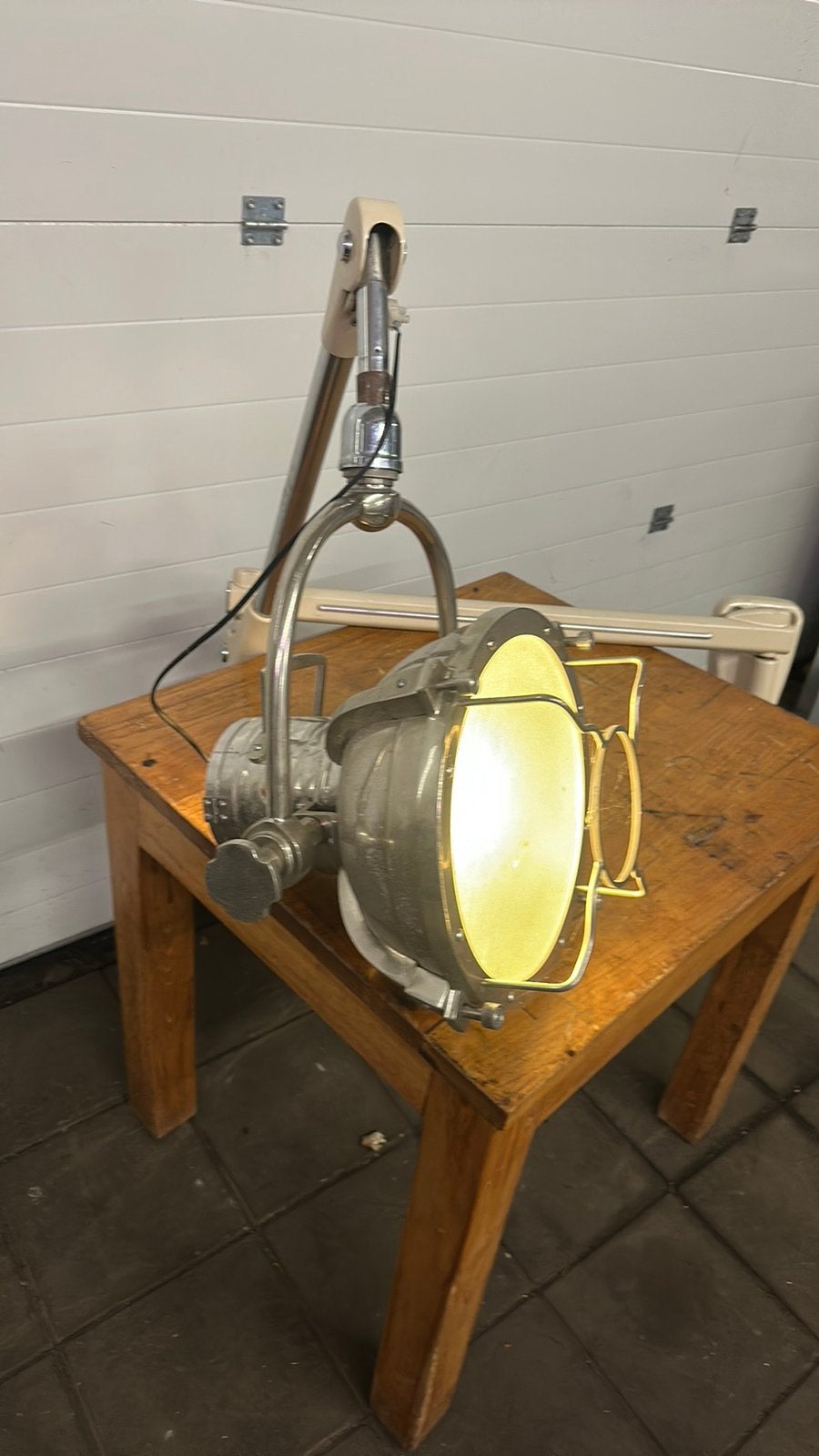 Antieke droogkap omgebouwd tot wandlamp, Ophalen, ...., Zo goed als nieuw, ...