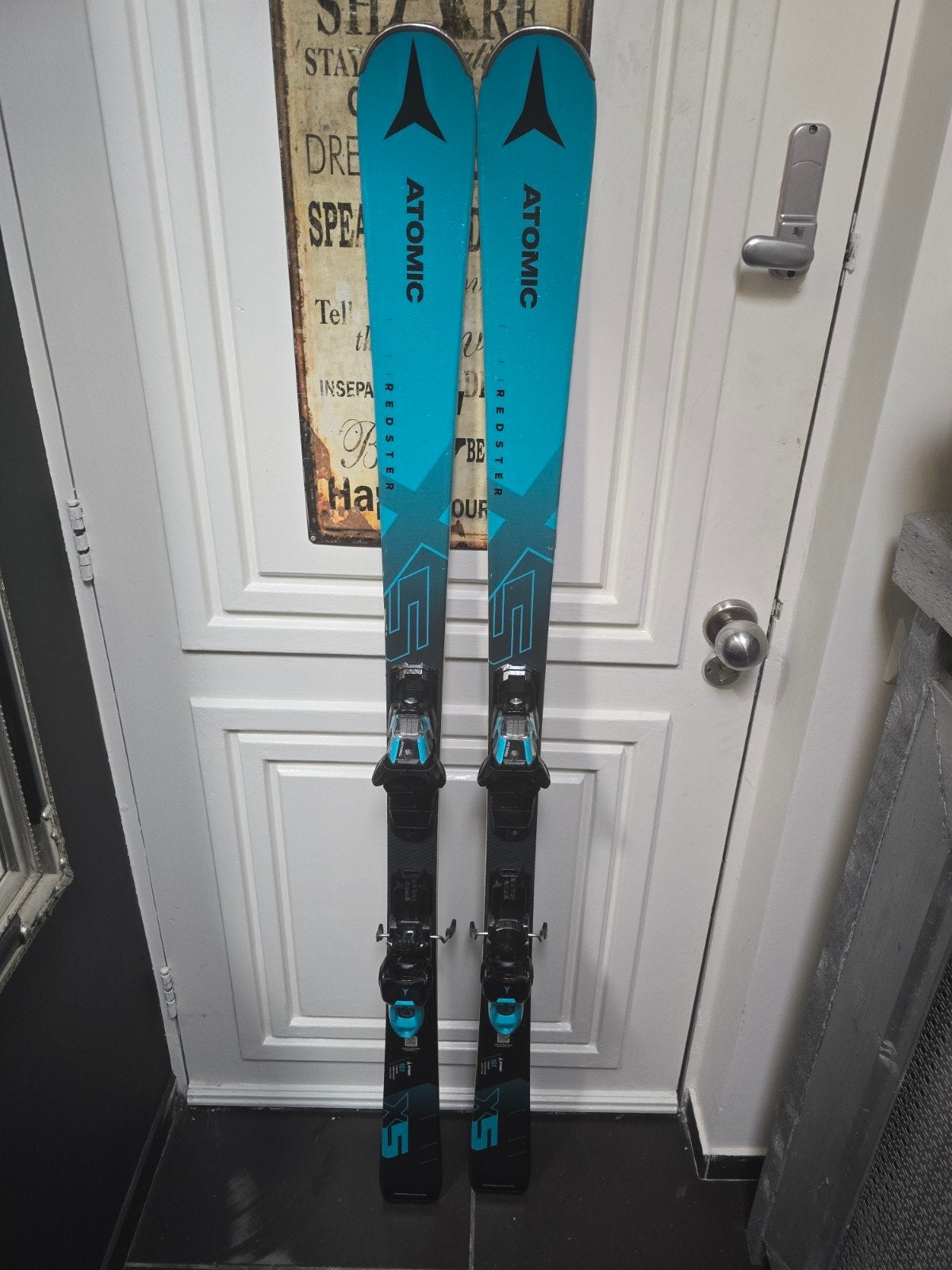 2025 161cm ATOMIC REDSTER x5 np600€ carve woodcore titanium, Sport en Fitness, 160 tot 180 cm, Ophalen of Verzenden, Zo goed als nieuw