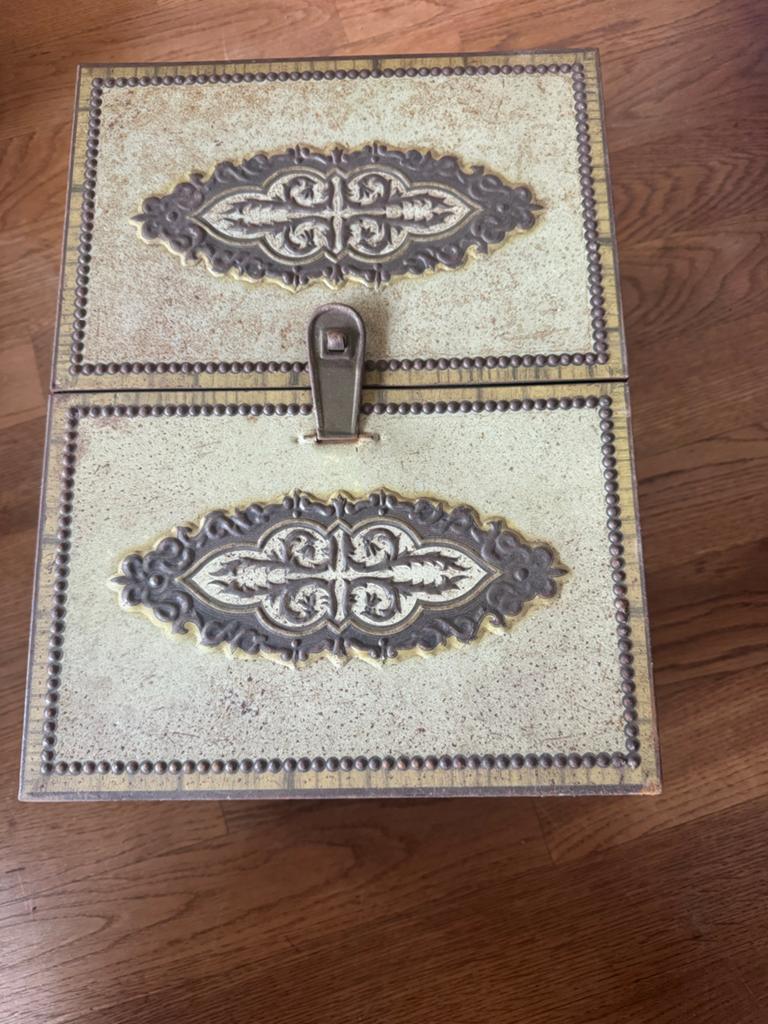 Vintage Victoria metalen naaidoos / kunstopberger, Antiek en Kunst, Ophalen of Verzenden