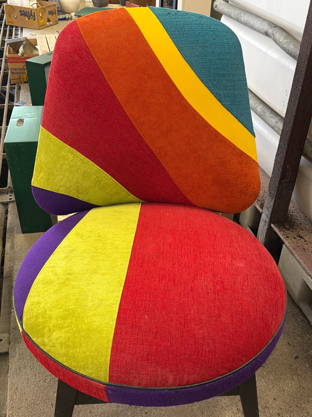 Kleurrijke stoel met uniek design, Huis en Inrichting, Stoelen, Ophalen, Gebruikt, Overige kleuren, Eén