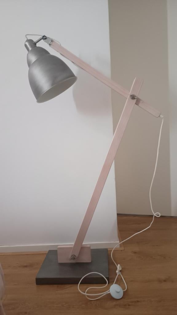Xenos verstelbare vloerlamp met houten frame, Gebruikt, Modern, industrieel, 100 tot 150 cm, Ophalen of Verzenden