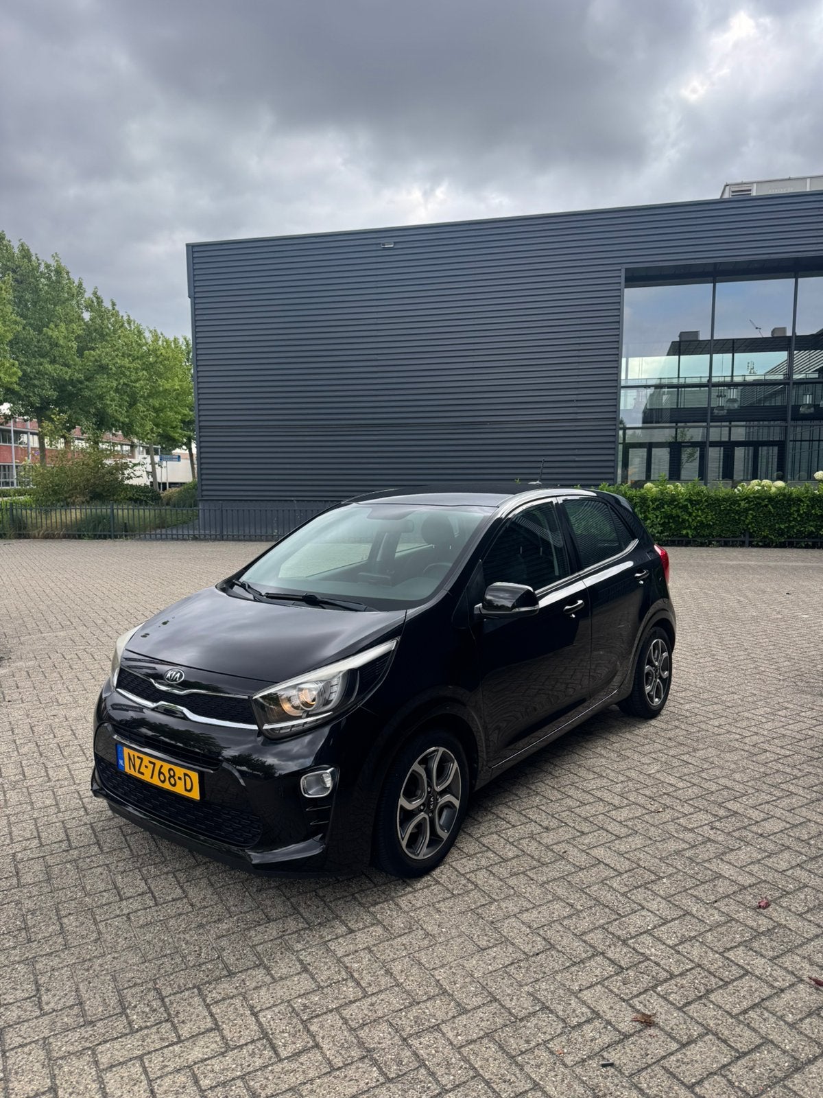 Kia Picanto 1.0 | 2017 | 77.774 km | Kia Dealer Onderhouden, Voorwielaandrijving, USB, Stof, Zwart