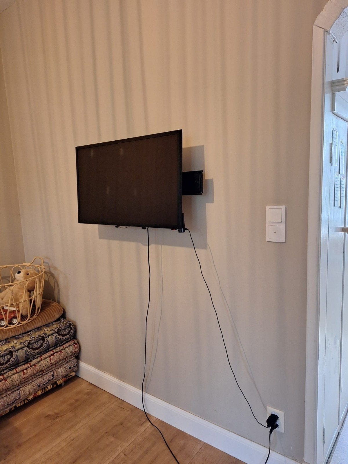 Kleine Samsung TV met muurbevestiging, Ophalen, Gebruikt, Minder dan 40 cm, Samsung