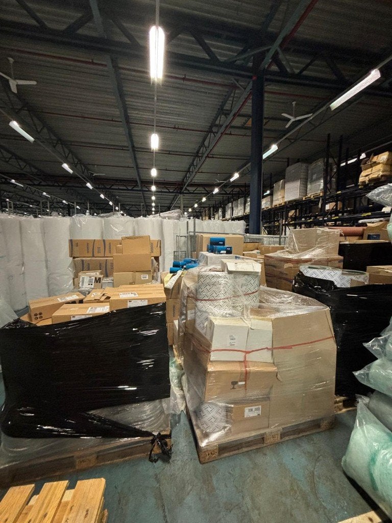 16 pallets groothandel goederen (tapes, folies, schuren), Ophalen, Nieuw