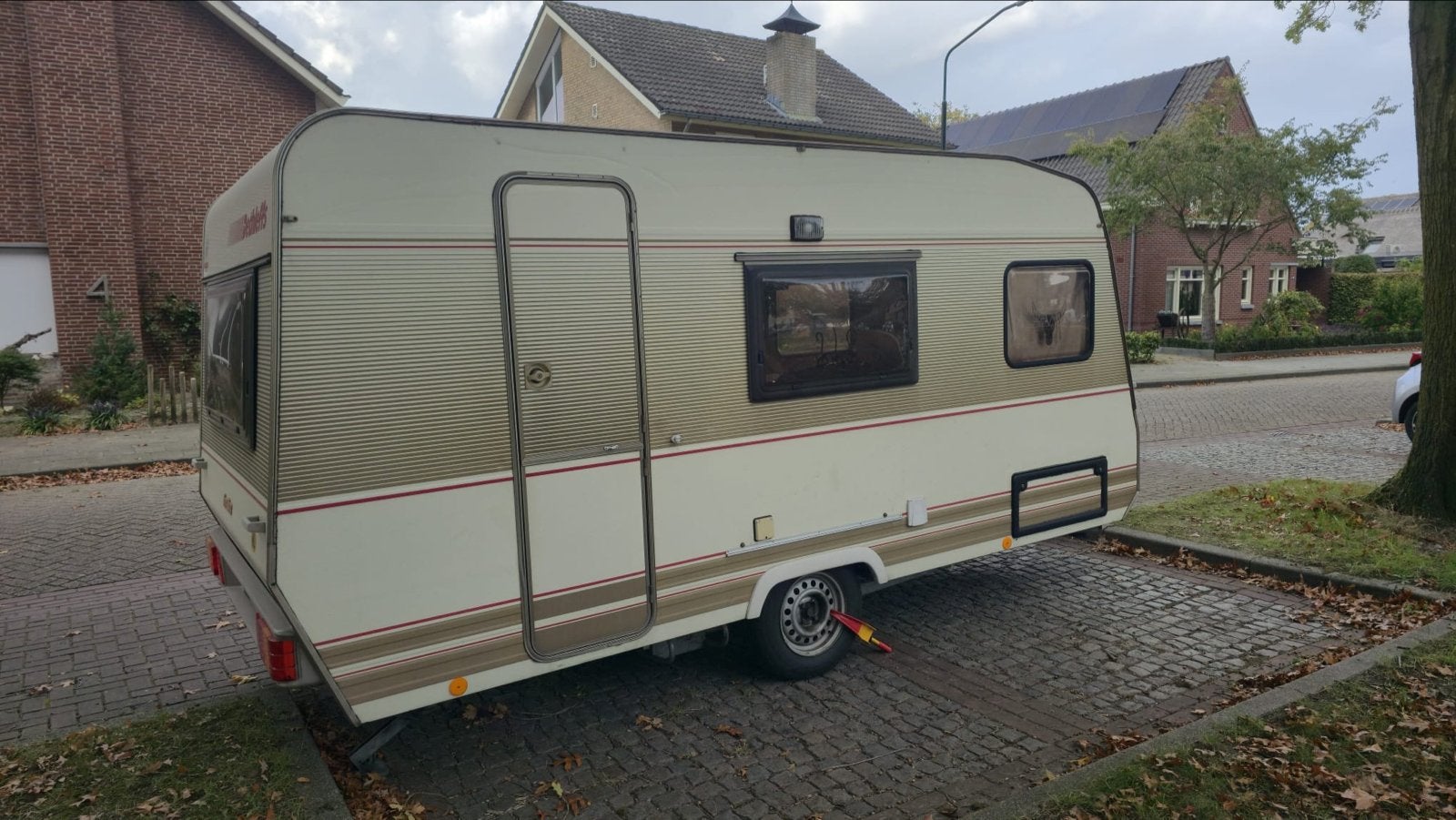 Dethleffs New Line Caravan met voortent en stapelbed, Vast bed, Voortentlamp, Kleine zit, 750 - 1000 kg