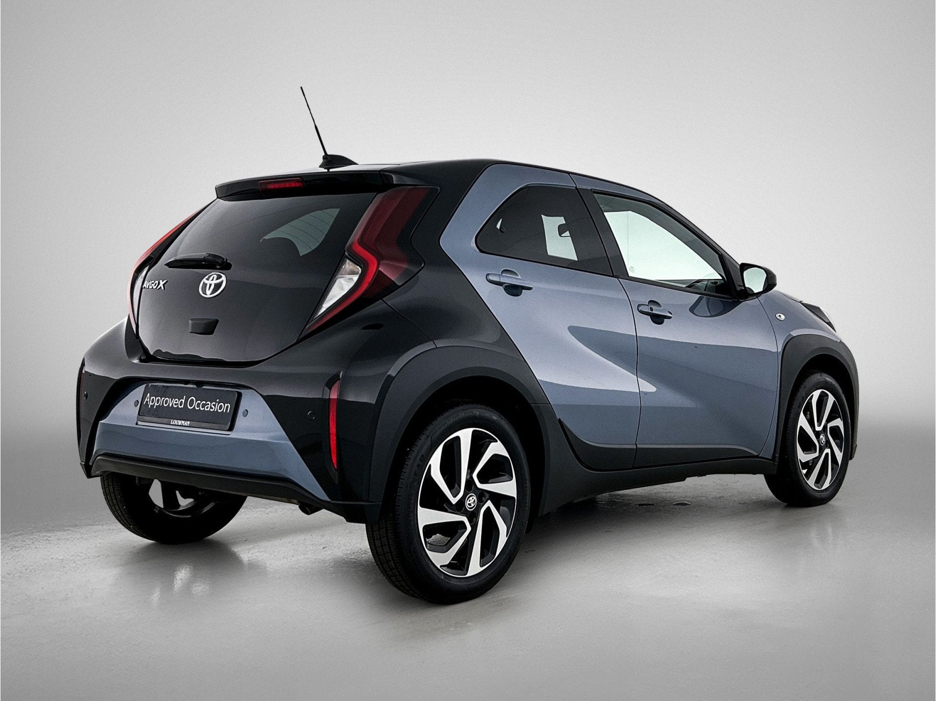 Toyota Aygo X 1.0 VVT-i S-CVT Pulse + | BTW Voertuig | Parke, Stof, Gebruikt, Zwart, 4 stoelen