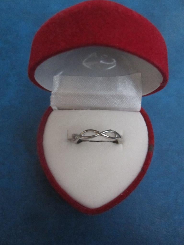 Ring - zilverkleurig - gevlochten (NIEUW), IJzer of Staal, Nieuw, Ophalen of Verzenden, Kleiner dan 17