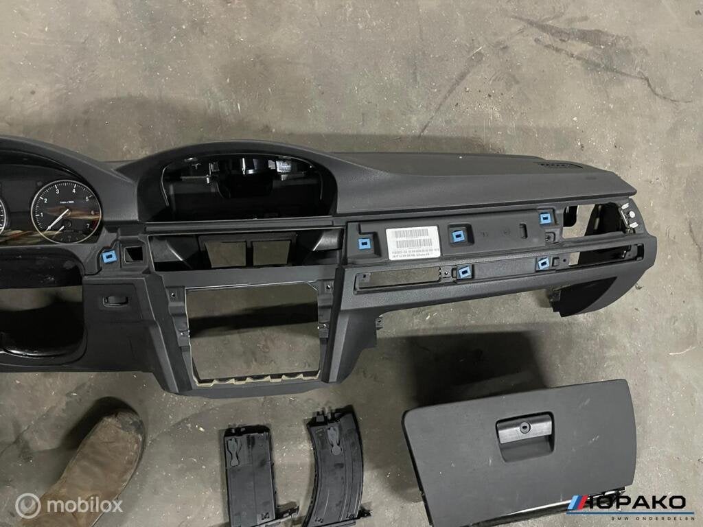 Dashboard + bekerhouders BMW 3 serie E90 E91 E92 E93 | zwart, Gebruikt, Einsteinlaan 5 rijswijk, Bmw, Ophalen of Verzenden