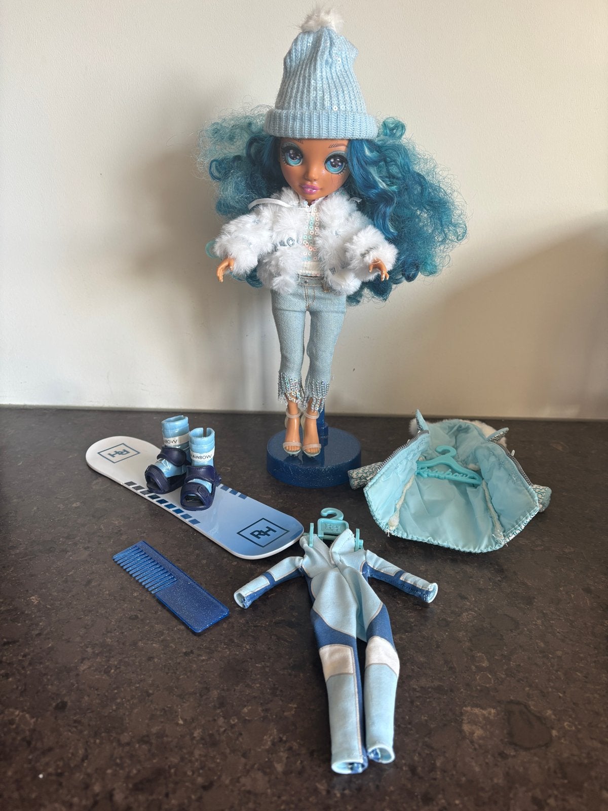 Rainbow High Winter Break Skyler Bradshaw pop met accessoire, Ophalen of Verzenden, Zo goed als nieuw, Overige typen