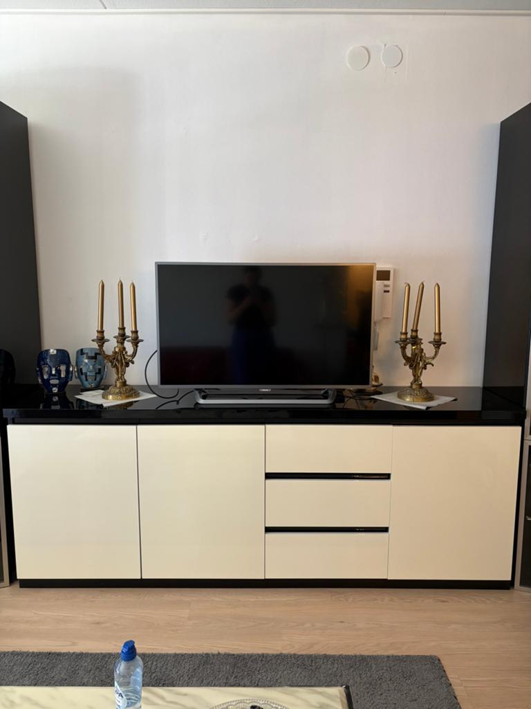 Dressior zwart wit, Huis en Inrichting, Kasten | Dressoirs, Ophalen, Overige materialen, Gebruikt, Met deur(en)