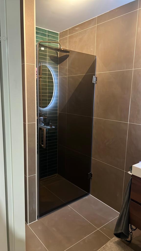 Bronsglas douchdeur zwevend met oud messing kleur, Doe-het-zelf en Verbouw, Sanitair, Ophalen, Zo goed als nieuw, Douche