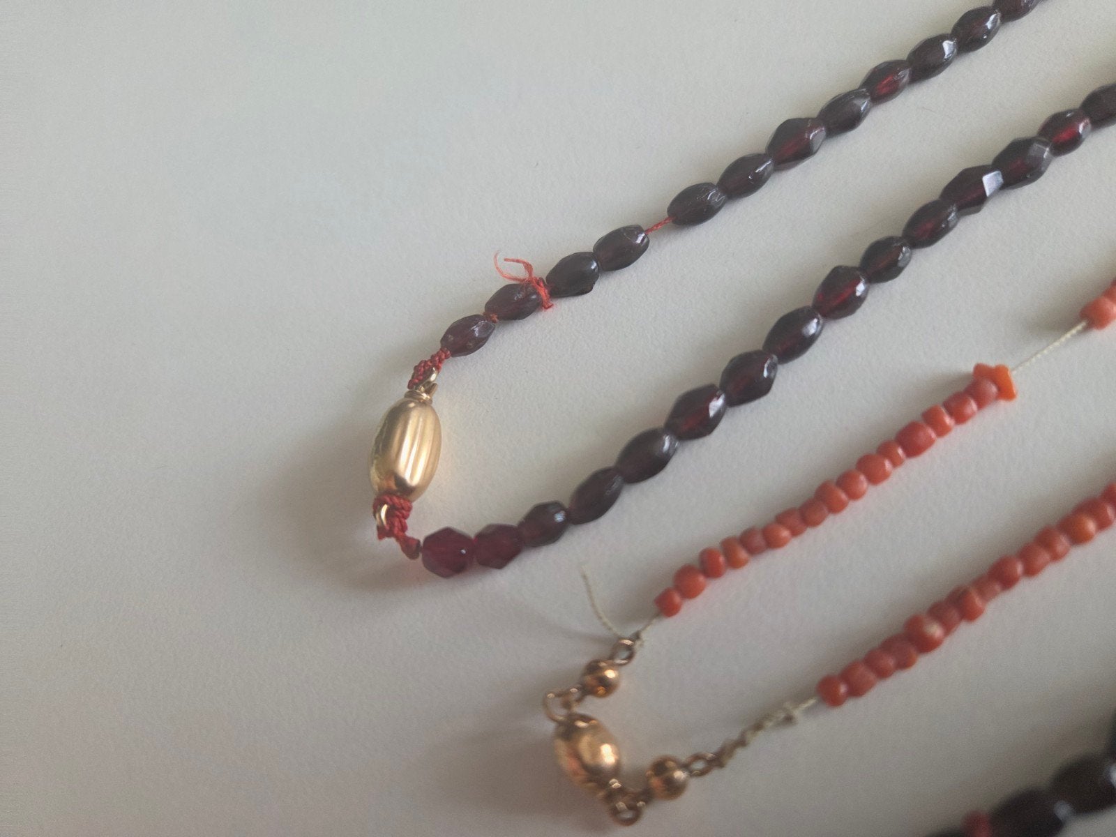 3 kettingen bloedkoraal en granaat., Ophalen of Verzenden, Goud, Ketting, Met edelsteen