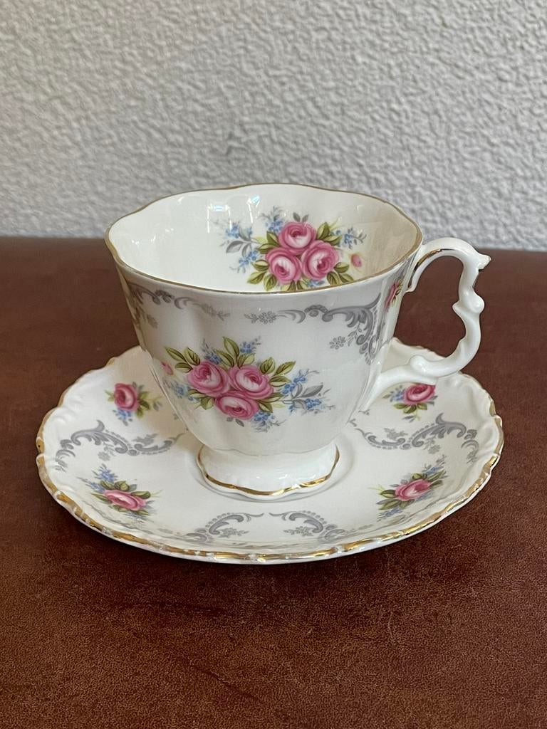 Kop en schotel Royal Albert Tranquillity, Ophalen of Verzenden, Zo goed als nieuw, Porselein, Kop en/of schotel