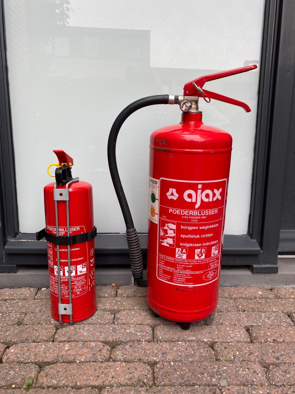 Twee poederblussers Ajax, Huis en Inrichting, Brandblussers en Brandkasten, Ophalen, Nieuw, Brandblusser