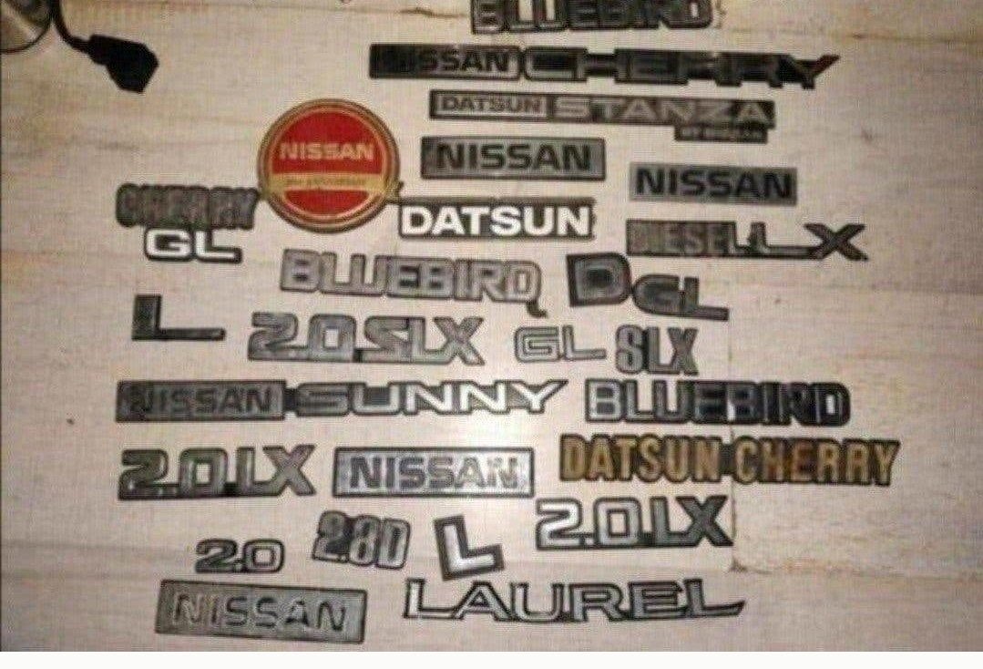diverse oudere DATSUN NISSAN EMBLEMEN, Ophalen of Verzenden