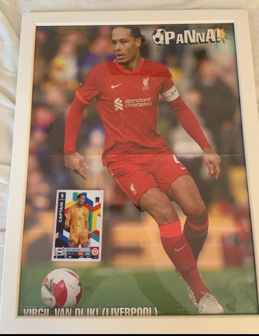Ingelijste poster Virgil van Dijk (Liverpool) met kaart, Ophalen of Verzenden, Zo goed als nieuw, Buitenlandse clubs, Poster, Plaatje of Sticker