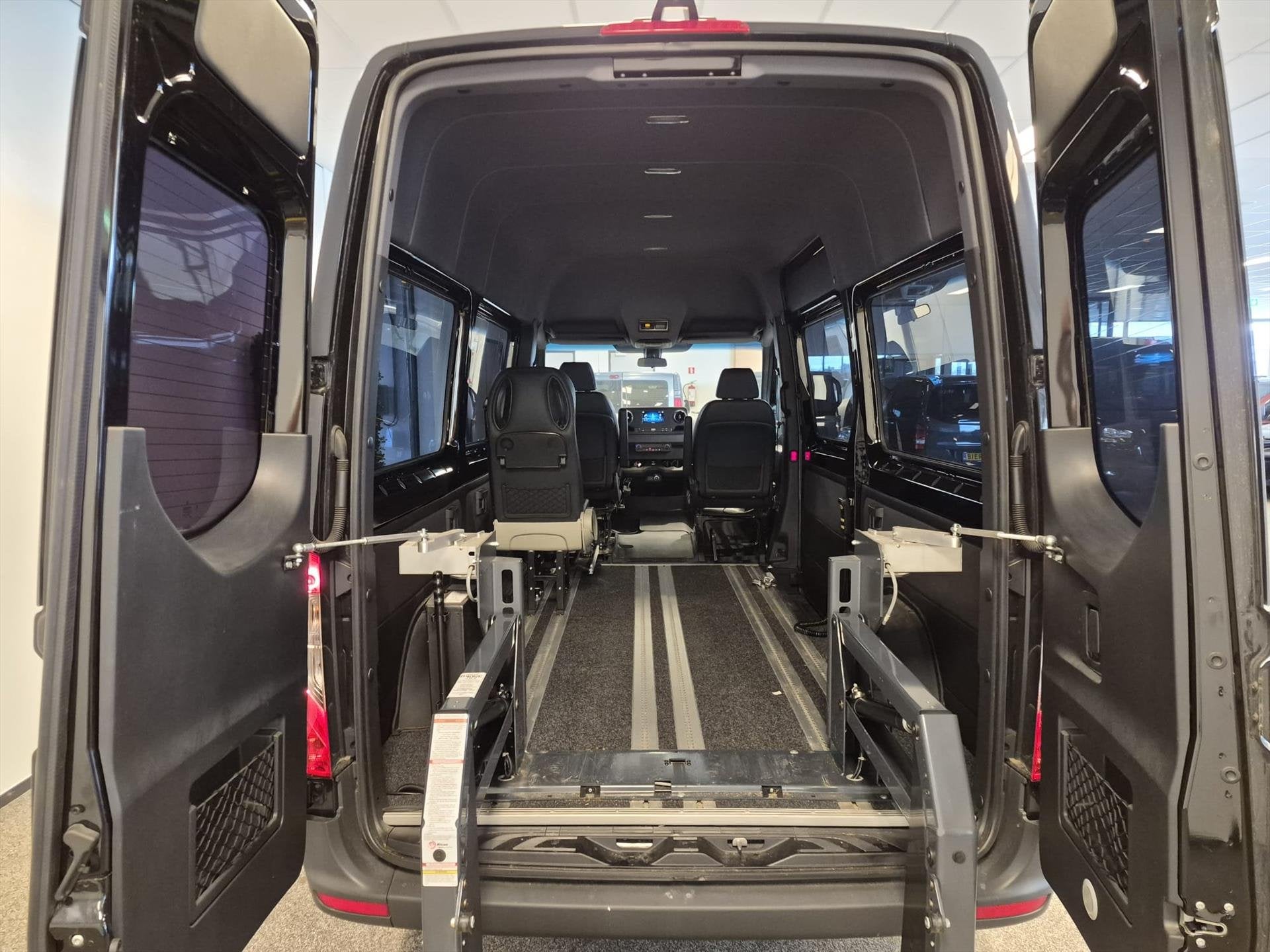 Mercedes-Benz Sprinter L2H2 Rolstoelbus Automaat - Zelfrijde, Auto's, Bestelauto's, Automaat, 12 maanden, Gebruikt, Zwart