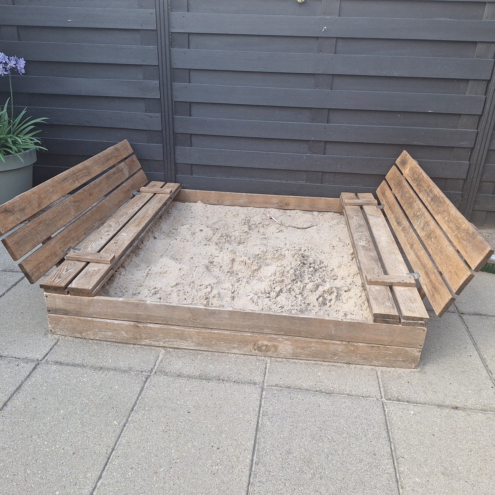 Houten zandbak met deksel/zitbankjes, Ophalen, Gebruikt