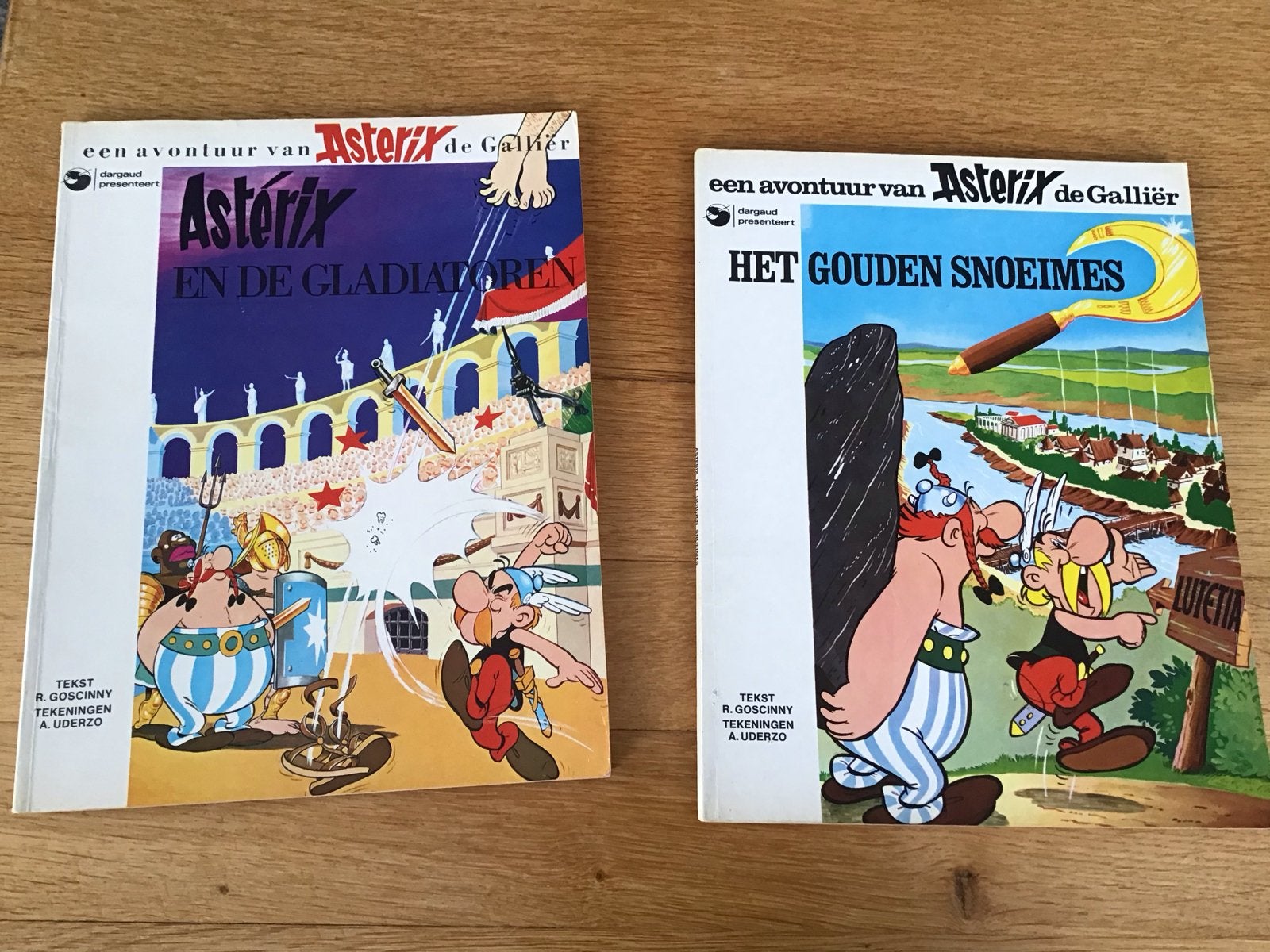 Asterix en de Gladiatoren & Het Gouden Snoeimes, Meerdere stripboeken, Ophalen of Verzenden, Gelezen
