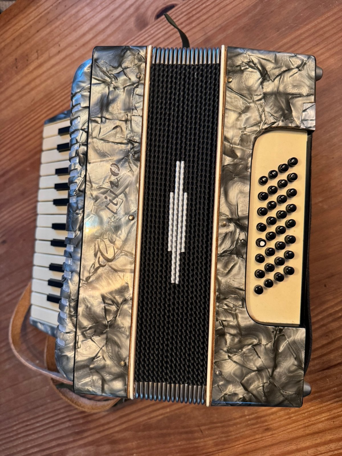 Vintage Cellini Musette accordeon – 26 toetsen / 32 bas, Muziek en Instrumenten, Overige merken, 32-bas, Met koffer, Zo goed als nieuw