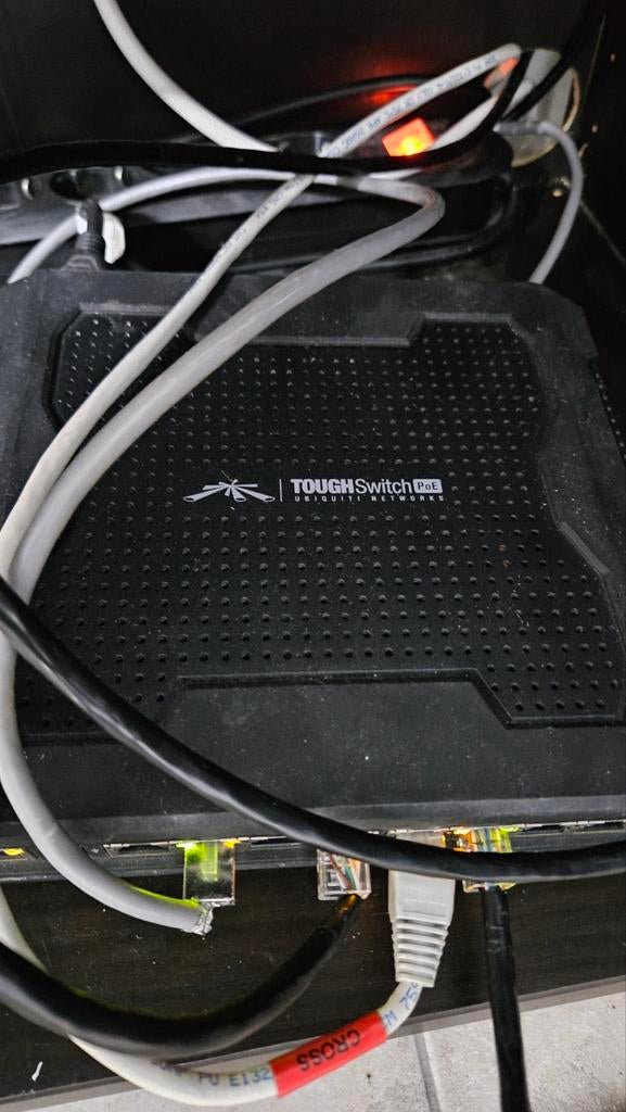 Ubiquiti Managed Switch 8 ports POE, Computers en Software, Netwerk switches, Ophalen of Verzenden, Gebruikt