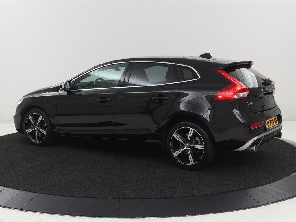 Volvo V40 1.5 T3 Polar+ Sport | Panoramadak | Stoelverwarmin, Auto's, Volvo, Euro 6, 4 cilinders, 700 kg, Zwart