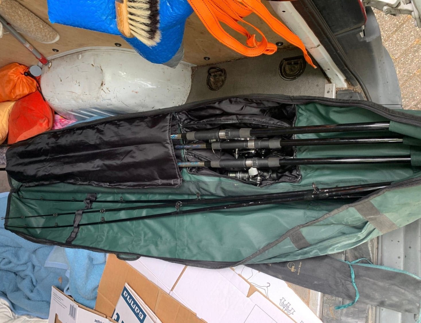 Karper vissers set drie Shakespeare hengels molens plus tent, Watersport en Boten, Ophalen of Verzenden