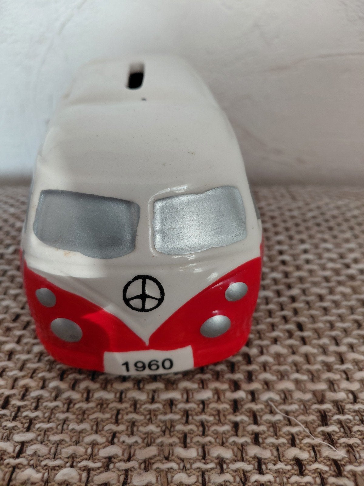 Vintage VW Bus Spaarpot - Rood/Wit Hippie Busje 1960, Verzamelen, Spaarpotten, Ophalen of Verzenden