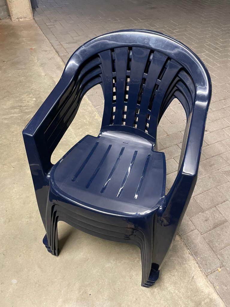 Tuinstoelen plastic donker blauw 4 stuks, Ophalen, Zo goed als nieuw, Plastic