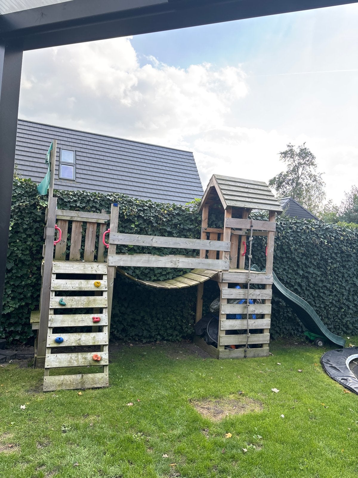 Houten speeltoestel met glijbaan en klimwand en brug wickey, Ophalen of Verzenden, Gebruikt, Glijbaan