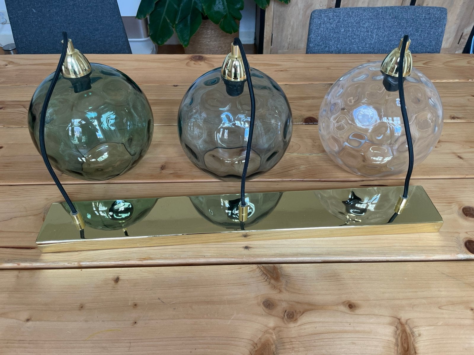 Mooie hanglamp met 3 glazen bollen en gouden armaturen, Ophalen, Zo goed als nieuw, Glas