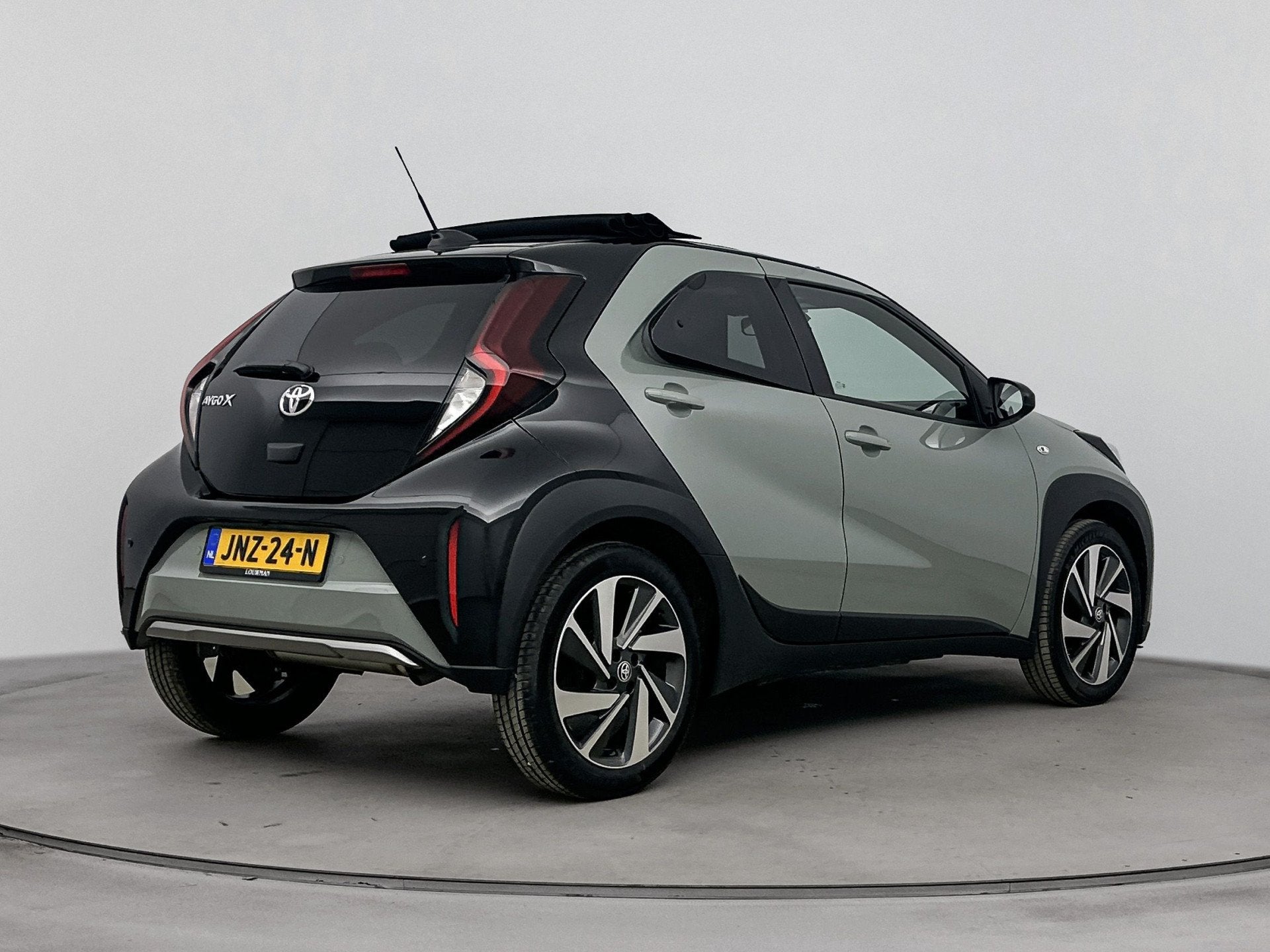 Toyota Aygo X 1.0 VVT-i MT Envy Canvas Dak | BTW voertuig |, 12 maanden, Stof, 4 stoelen, Origineel Nederlands