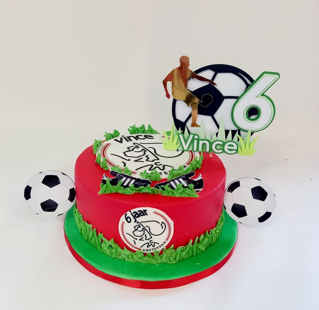 Taarttoppers/Stekers Voetbal thema handgemaakt 2D/3D Nieuw, Hobby en Vrije tijd, Taarten en Cupcakes maken, Ophalen of Verzenden