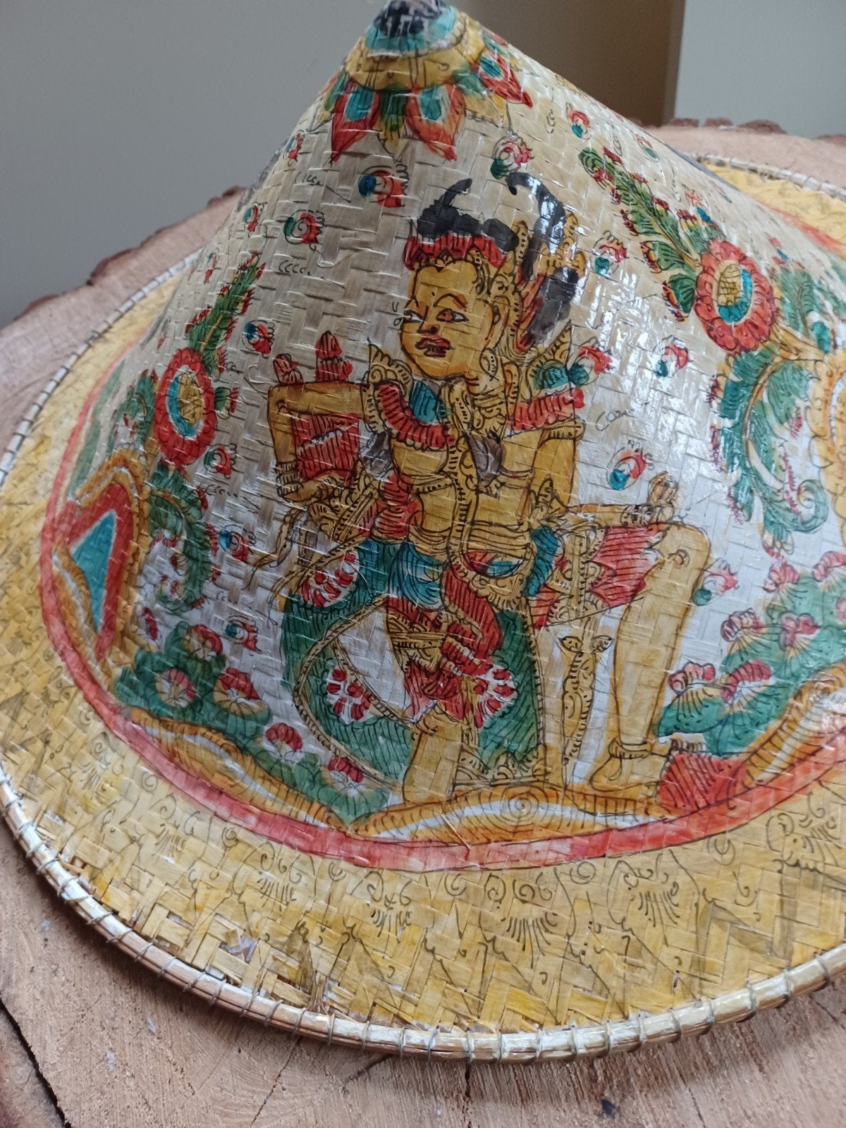 Antieke handgeschilderde rijsthoed Indonesische hoed, Natuurlijk materiaal, Overige typen, Ophalen of Verzenden, Indonesië