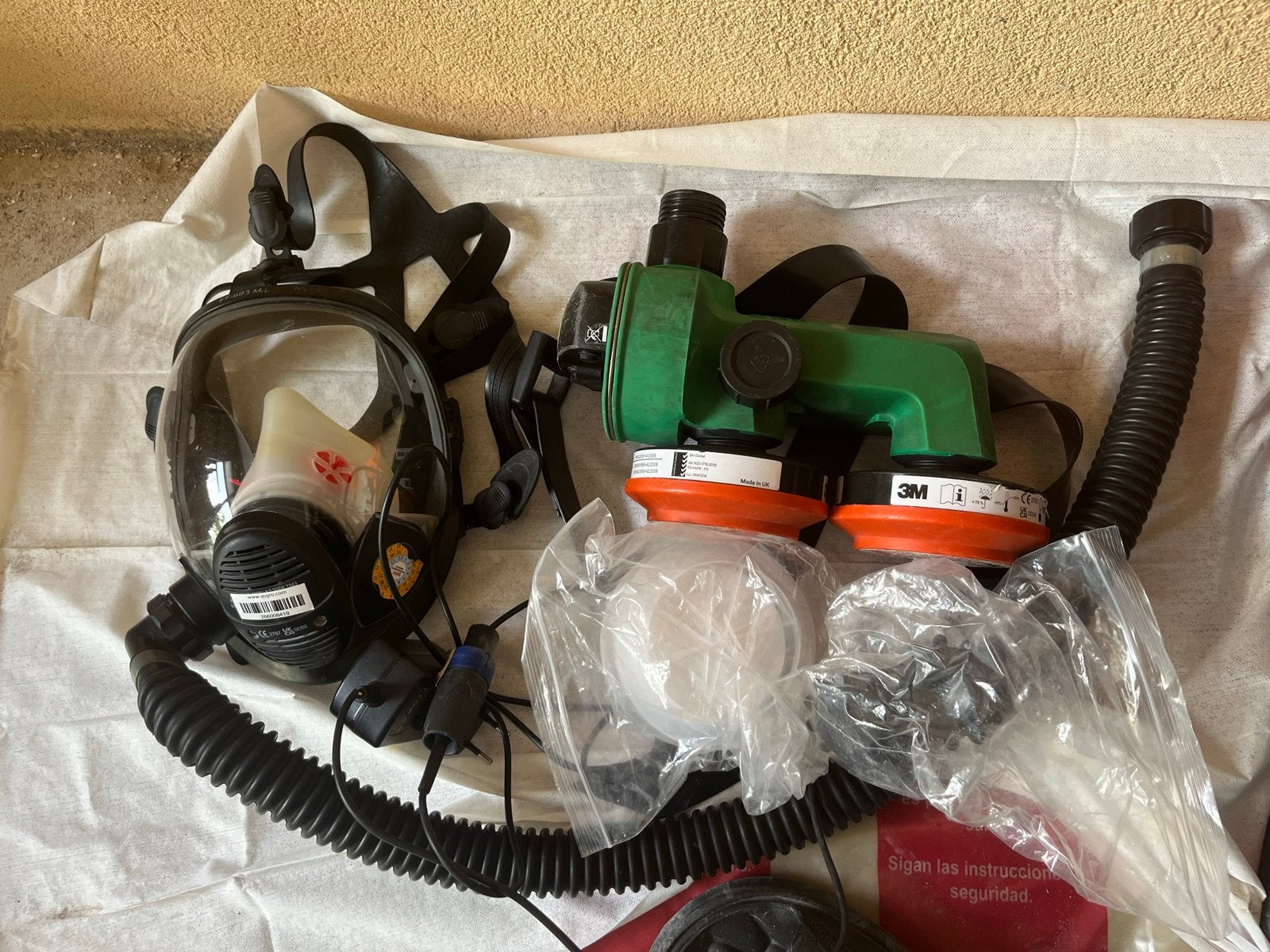Asbest masker + motor + oplader set M/L - Zo goed als nieuw, Ophalen of Verzenden, Zo goed als nieuw, Volgelaatsmaskers