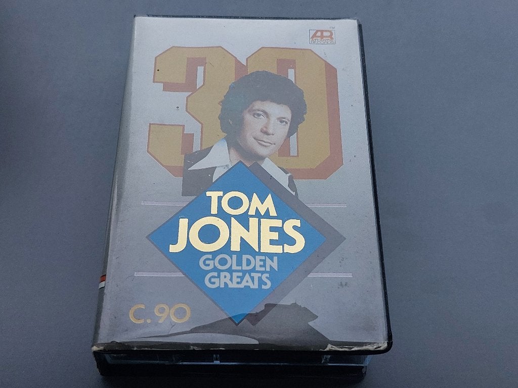 TOM JONES - 30 GOLDEN GREATS (MC), 1 bandje, Ophalen of Verzenden, Zo goed als nieuw, Origineel
