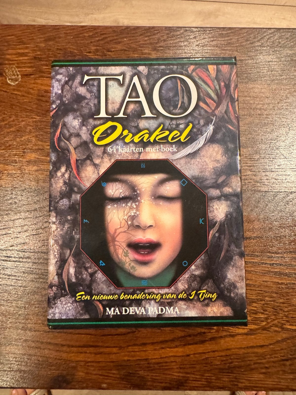 Tao Orakel: 64 kaarten met boek - Ma Deva Padma, Ophalen of Verzenden, Zo goed als nieuw, Spiritualiteit algemeen, Instructieboek