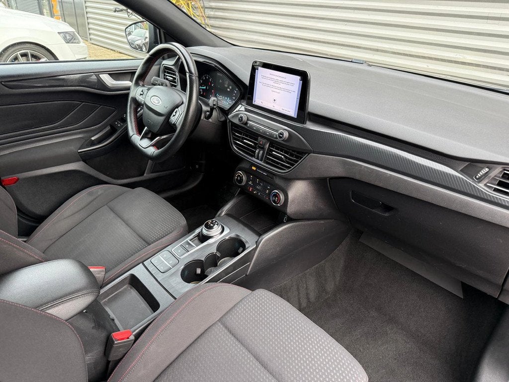 Ford Focus Wagon 1.0 EcoBoost Titanium St-line Navi | Stoelv, Gebruikt, 715 kg, Zwart, 3 cilinders