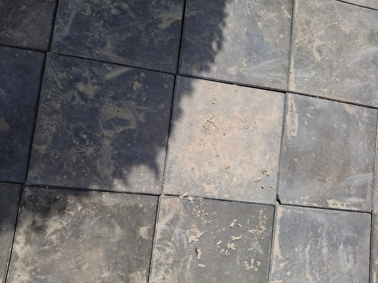Gevraagd: Partij betontegels 50x50cm, gebruikt. Gratis., Ophalen, Gebruikt, Beton, Terrastegels