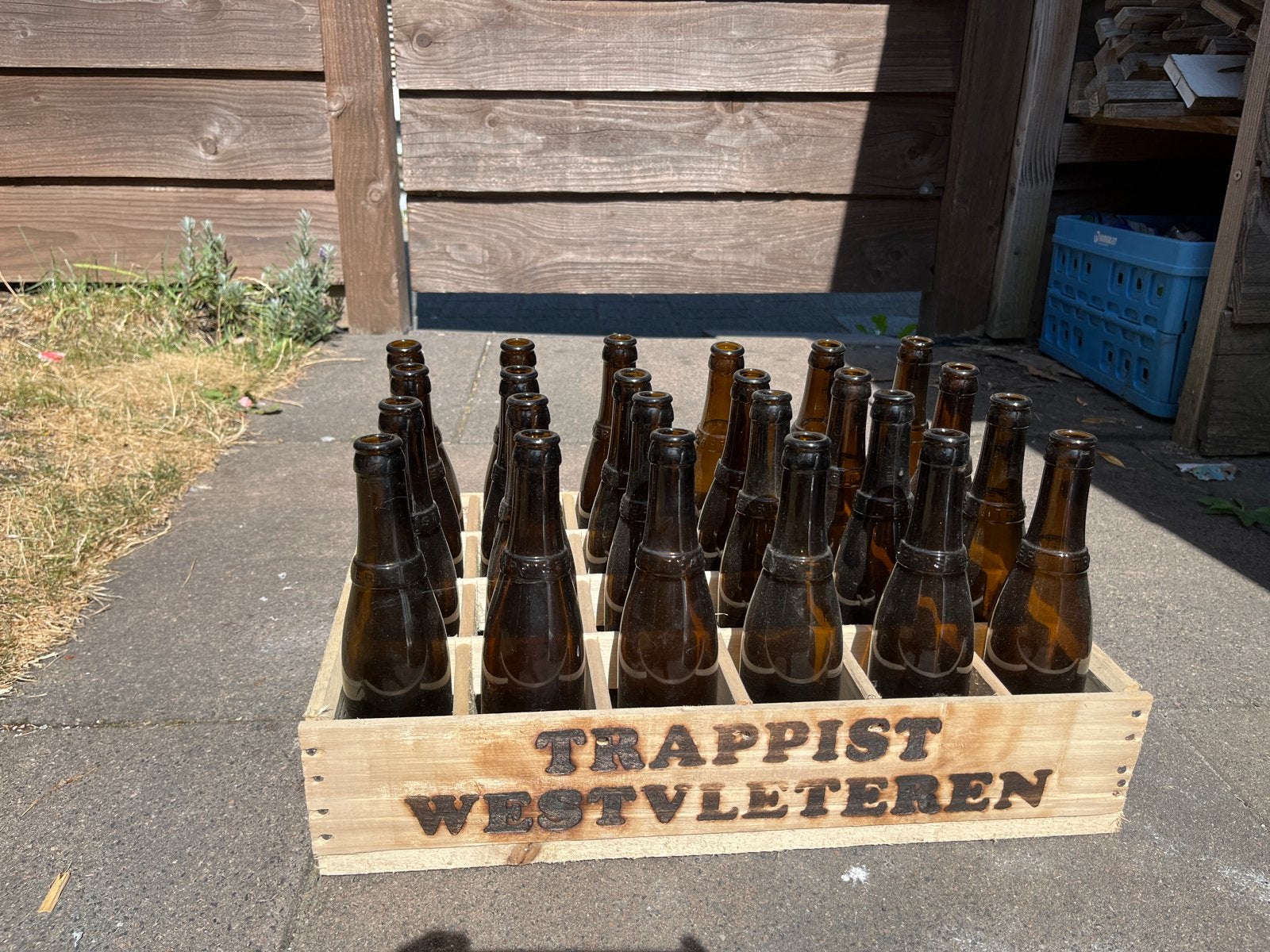 Houten krat met lege Trappist Westvleteren flessen, Ophalen, Gebruikt, Bruin, Vintage