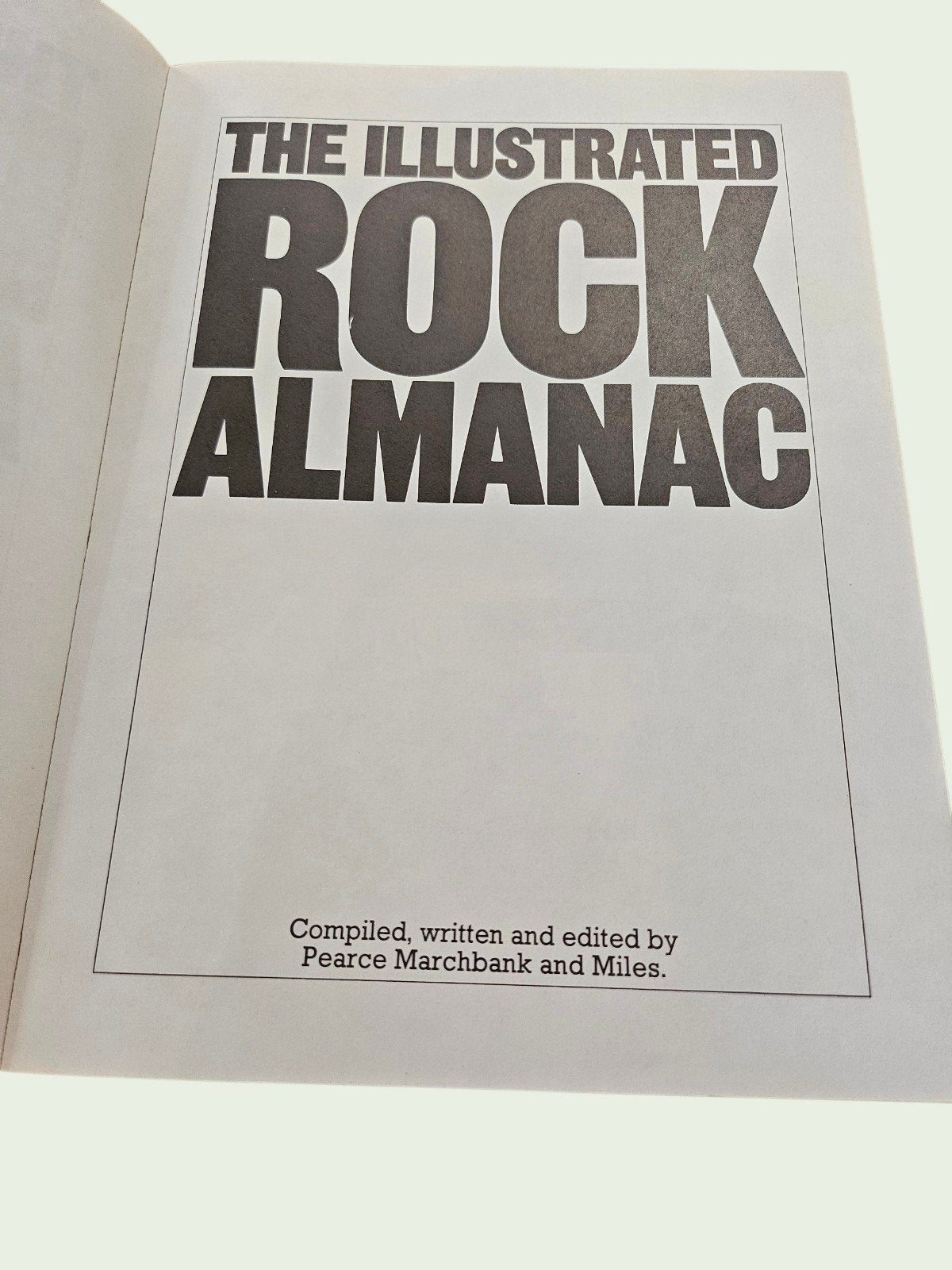 The Illustrated Rock Almanac - Muziekgeschiedenis, Ophalen, Gelezen