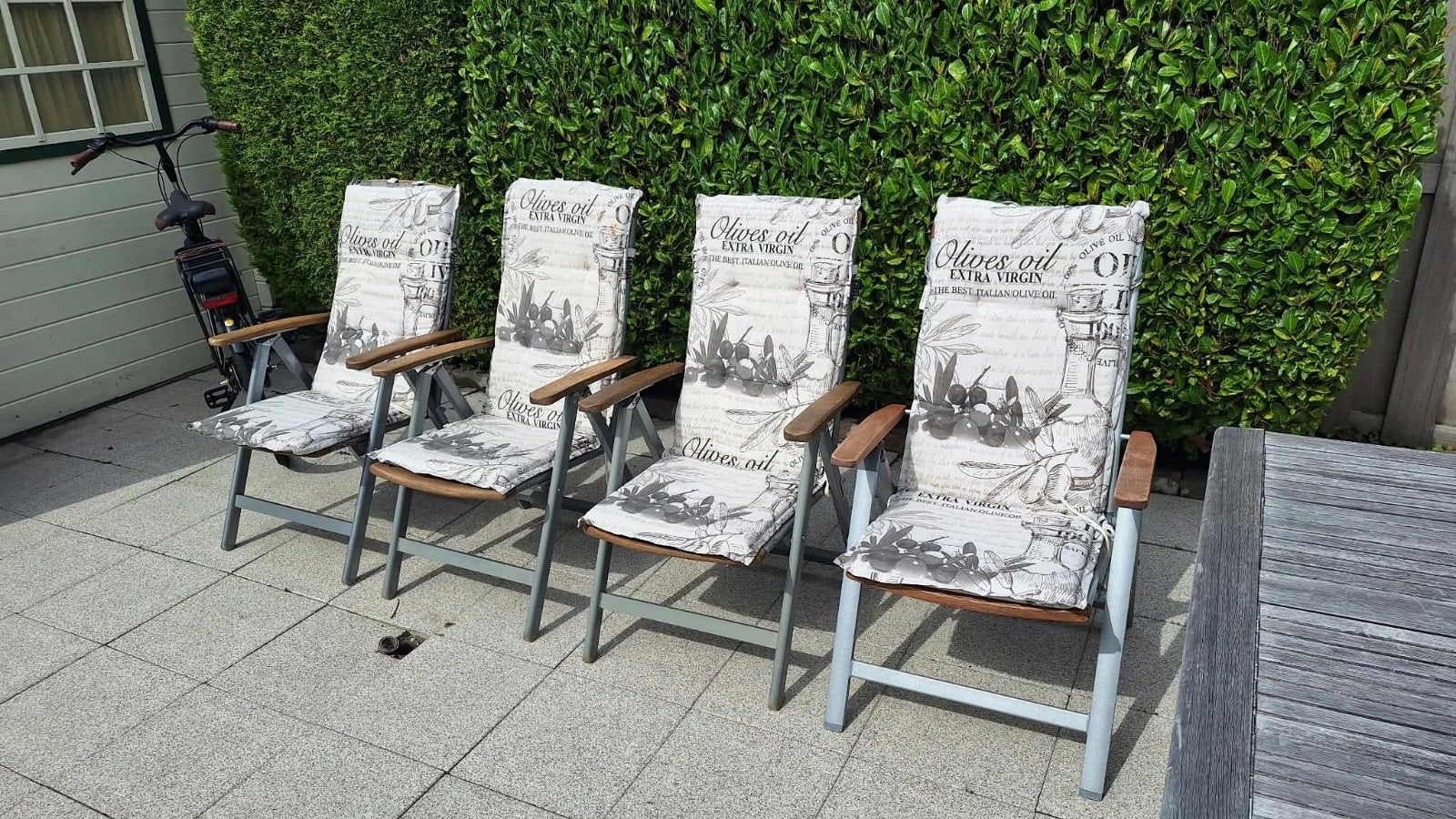 Teakhouten tuintafel Hartmann met 4 verstelbare tuinstoelen, Ophalen, Gebruikt, Teakhout, Verstelbaar