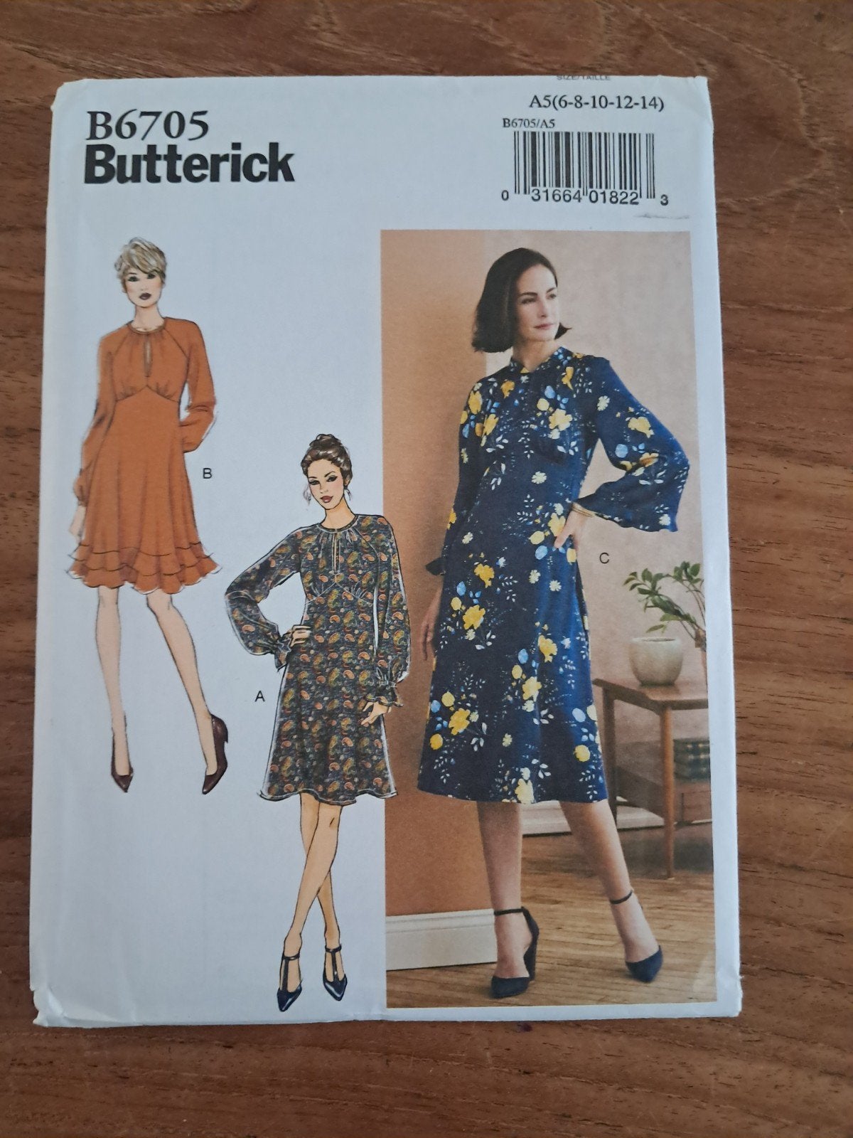 Butterick 6705 naaipatroon voor jurken, Hobby en Vrije tijd, Ophalen of Verzenden, Nieuw, Vrouw, Overige merken